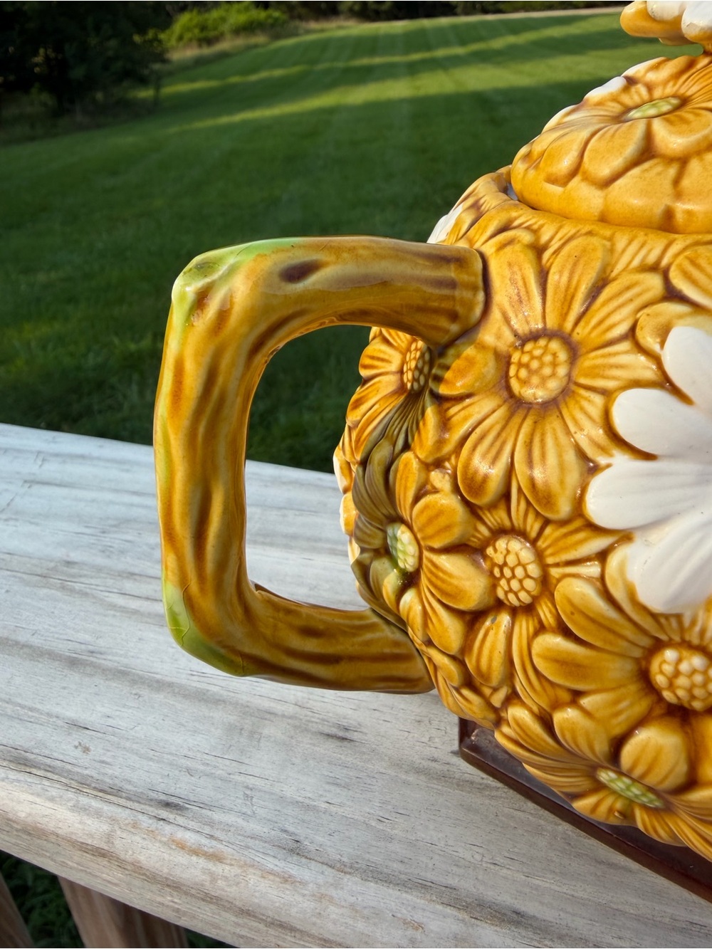 Vintage Fred Roberts Gold & White Daisy Ceramic Teapot W/Lid. 6.5"H 1960-70s - Picture 6 of 12